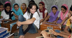 Angelina Jolie aratabariza abagore bo muri Birimaniya