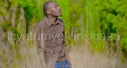 Jimmy Claude yashyize hanze amashusho y’indirimbo ye ya mbere “Icyatumye unsigaza”- VIDEO