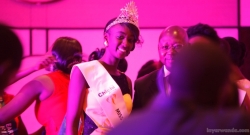 Urwibutso Erica Emmanuella niwe wegukanye ikamba rya Miss Earth Rwanda mu birori byitabiriwe n'abantu mbarwa