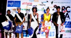 Amafoto hafi 100 y’ibirori byo guhemba abanyamideri beza mu Rwanda n’ababambika”Red Carpet Fashion Awards”