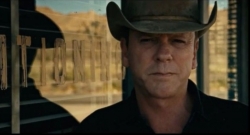 Wari uziko Kiefer Sutherland uzwi nka Jack Bauer muri “24” ari umuririmbyi? Reba indirimbo ye ya mbere
