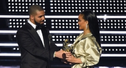Mu ijoro rya  MTV Video Music Awards 2016, Drake yaciye amarenga ku rukundo rwe na Rihanna 