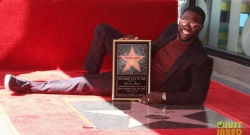 Umunyarwenya Kevin Hart yabonye inyenyeri ye muri Hollywood Walk of Fame