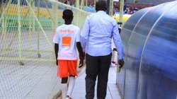 Umwana wafashwe yiba ‘gants’ za Etincelles FC yasobanuye uwazimutumye (Ijwi)