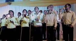 ‘Hafi y’umusaraba nahageze nshobewe Yesu angwizaho imbabazi ze’ Korali Penuel mu ndirimbo ya Pasika-VIDEO
