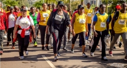 RUN FOR PEACE: Madame Jeannete Kagame na mugenzi we Margaret Kenyatta bakoze urugendo rwa 7 km - AMAFOTO