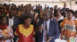 Abasaga 150 bize muri College Adventiste de Gitwe basuye uwari umuyobozi wabo Pastor Makuza Tebuka Eliel -AMAFOTO&VIDEO