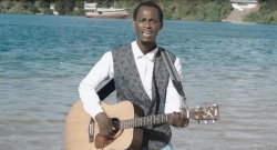 Kenya: Umuhanzi nyarwanda Advisor Bukuru yashyize hanze amashusho y’indirimbo ‘Sitoki hapa’-VIDEO