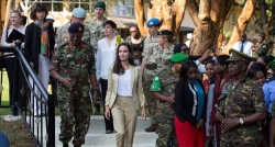 Angelina Jolie yasuye igihugu cya Kenya mu rwego rwo guhumuriza impunzi z’abakobwa-AMAFOTO