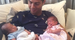 Cristiano Ronaldo yashyize hanze amafoto y’abana b’impanga aherutse kwibaruka