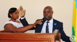 Rev Xavier Uciyimihigo wigeze gutabaza ashaka umukunzi, yamaze gusezerana imbere y’amategeko-AMAFOTO