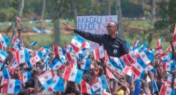 MU MAFOTO 100: Perezida Kagame yijeje abaturage ba Nyaruguru na Gisagara ko atazabatenguha