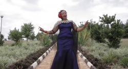 Diana Kamugisha yashyize hanze amashusho y’indirimbo ‘Ku musozi’ anatangaza ibindi ahugiyemo-VIDEO