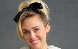 Miley Cyrus mu marangamutima menshi yavuze ku rukumbuzi rwinshi agirira umukunzi we.