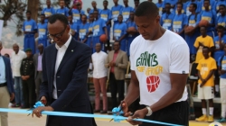 Perezida Kagame yatashye ikibuga cya Club Rafiki-AMAFOTO