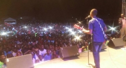 MU MAFOTO 50: ‘Gisenyi Miracle Festival’ yabonetsemo iminyago myinshi, Israel Mbonyi ahakura isomo