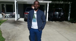 FRANCE: Nyuma yuko ibyo kuza mu Rwanda byanze Daniel Ngarukiye yageneye impano abakunzi be