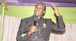 Bishop Rugagi uherutse gutangaza ko agiye kujya azura abapfuye yikomye abavuga ko akoreshwa na satani