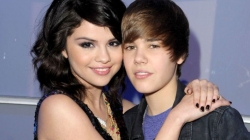Justin Bieber na Selena Gomez bakomeje kugaragara nk’abari mu rukundo rw’ibanga