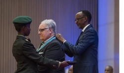 Ku nshuro ya mbere, Perezida wa Repubulika Paul Kagame, yatanze Impeta z’Ishimwe ry’ubucuti ziswe ‘Igihango’, ku bantu icyenda babaye indashyikirwa mu gufasha u Rwanda-AMAFOTO