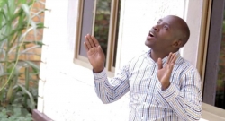 Wellars Sindikubwabo waririmbye 'Niseguye' agiye kumurika album ya 3 mu gitaramo kizabera i Komonyi