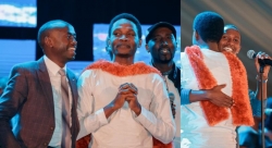 Dominic Ashimwe wujuje imyaka 32 yakorewe 'Surprise' mu gitaramo cya Israel Mbonyi, bite by'ubukwe bwe ?