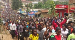 Uganda: Abakristo basaga ibihumbi 10 bigabije imihanda bagenda bamamaza Yesu-AMAFOTO