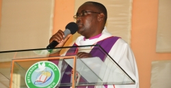 Bishop Rugamba uhamya ko kwiyiriza ubusa iminsi myinshi ari ubujiji n'ubuyobe akwiriye gusaba imbabazi?