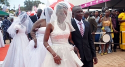 St Valentin: Ama 'Couples' 800 yakoreye ubukwe umunsi umwe asezeranira mu rusengero rumwe-AMAFOTO