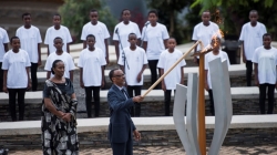 Kwibuka24: Perezida Kagame yacanye urumuri rw’icyizere anashyira indabo ku rwibutso rwa Jenoside rwa Kigali-AMAFOTO