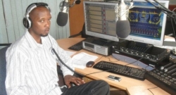 Dj Adamz wari umaze igihe muri Kenya yamaze kugaruka mu Rwanda