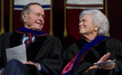 Barbara Bush na George H. W. Bush umuryango ufite amateka y’urukundo kurusha indi muri White House