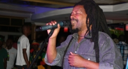 Natty Dread yanyuze abitabiriye igitaramo cyo kwibuka Bob Marley cyabereye Ambassador’s Park-AMAFOTO+VIDEO