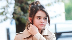 Selena Gomez aricuza impamvu yavugishije ukuri nyuma y’aho biketswe ko yaba yararimbiye J .Bieber mu ndirimbo ye nshya 