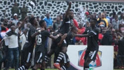 APR FC yatsinze Musanze FC, Sekamana Maxime abona umutuku amaze iminota 12 mu kibuga-AMAFOTO