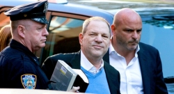 Harvey Weinstein wari umaze iminsi ashinjwa ihohoterwa rishingiye ku gitsina yishyikirije Polisi 