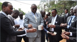 Dr. Isaac Munyakazi yifatanyije na Lycée de Kigali mu kwibuka abarimu n’abanyeshuri baryo bishwe muri Jenoside yakorewe Abatutsi-AMAFOTO