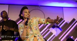 Dinah Uwera yamuritse album ya mbere yise 'Nshuti' akorerwa agashya n'itsinda ryari riyobowe na Aline Gahongayire-AMAFOTO