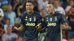 UEFA CL 2018: Amafoto yaranze umukino Cristiano Ronaldo yaboneyemo umutuku ubwo Juventus yatsindaga Valencia