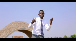 Eng.Kibuza yasohoye amashusho y’indirimbo ‘Akanyamuneza’ yakomoye ku iterambere ry’abanyarwanda-VIDEO
