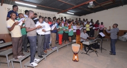 VIDEO: Ngoboka Cyriaque wo muri Christus Regnat Choir ntiyiyumvisha umunyarwanda utaririmba uko abayeho