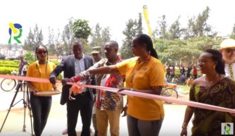 Bugesera: MTN Rwanda yateye inkunga ya miliyoni ebyiri n'igice abakobwa n'abagore bize umwuga wo kogosha no gusuka-VIDEO