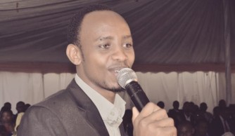 Ev Kagame Manzi yasohoye amashusho y’indirimbo ‘Abera turacunguwe’ anakomoza kuri ‘Manager’ we bari gukorana-VIDEO