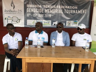 Umunyamabanga Mukuru wa Federasiyo ya Tennis mu Rwanda Habimana Valens yatangije ku mugaragaro irushanwa ryo kwibuka muri Tennis 