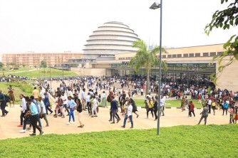 VIDEO: RIB yahagaritse ubutekamutwe kuri Kigali Convention Centre, imvururu zari zatangiye kuvuka, ngo hari n'abari baturutse muri Congo baje mu nama