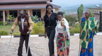 Bugesera: Miss Rwanda Nimwiza Meghan ari kumwe n'abanyeshuri yasuye Intwaza mu kigo cya Mpinganzima-AMAFOTO