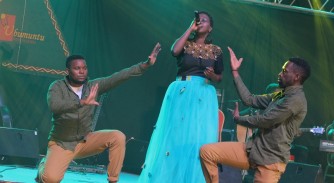 Lilian Mbabazi yaririmbye ava ku rubyiniro abitabiriye ‘Ikaze Night Party’ batabishaka-AMAFOTO