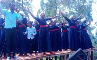 Rubavu: La Source choir basohoye indirimbo nshya ihamya ko kuva isi yaremwa Imana itari yatererana umuntu uyizeye-YUMVE