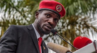 Ingofero z'umutuku zambarwaga n'abambari ba Bobi Wine zaciwe muri Uganda