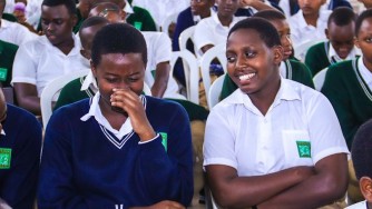  Integuza y’iserukiramuco mpuzamahanga ry’urwenya yatembagaje abo muri Lycée de Kigali-AMAFOTO